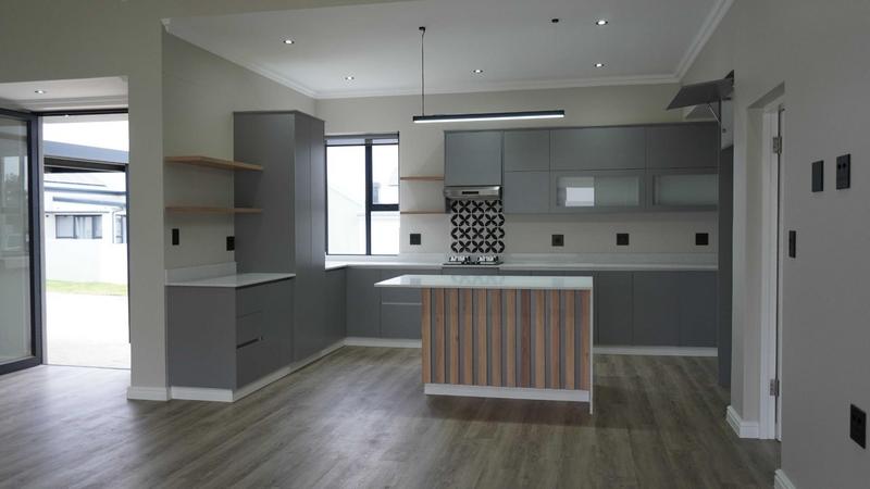 3 Bedroom Property for Sale in Kraaibosch Park Western Cape